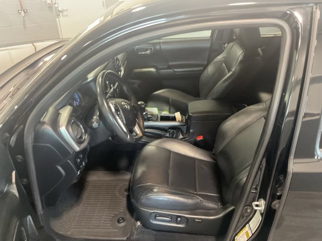 Used 2022 Toyota Tacoma Limited w/ Nightshade Package AWD/4WD image 20