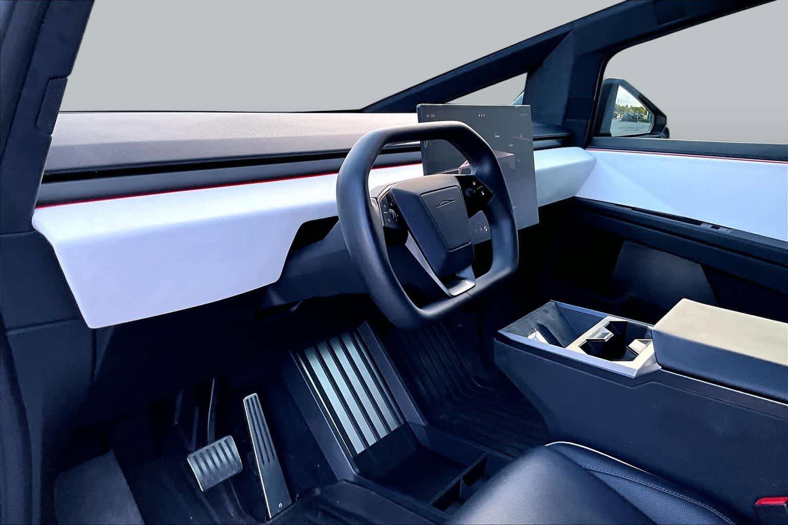 Used 2024 Tesla Cybertruck AWD Crew Cab image 15