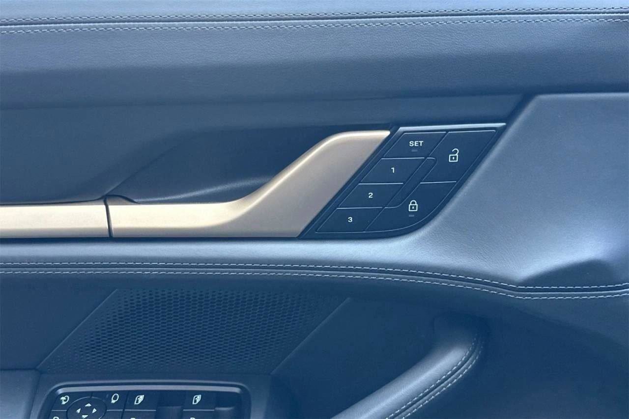 New 2025 Porsche Taycan GTS image 87