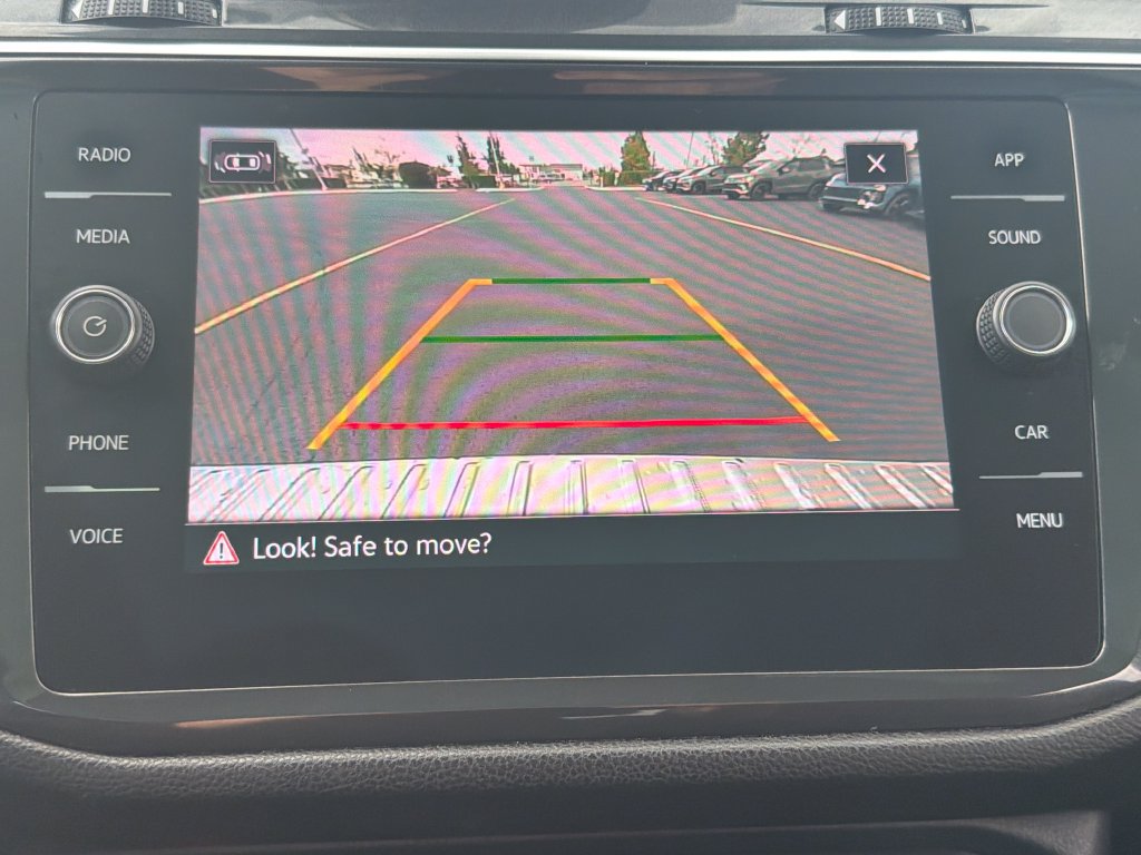 Certified 2023 Volkswagen Tiguan SE w/ Panoramic Sunroof Package FWD image 16