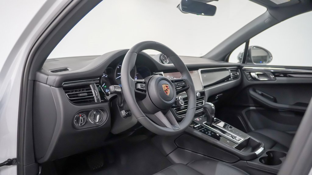 New 2026 Porsche Macan Turbo image 4