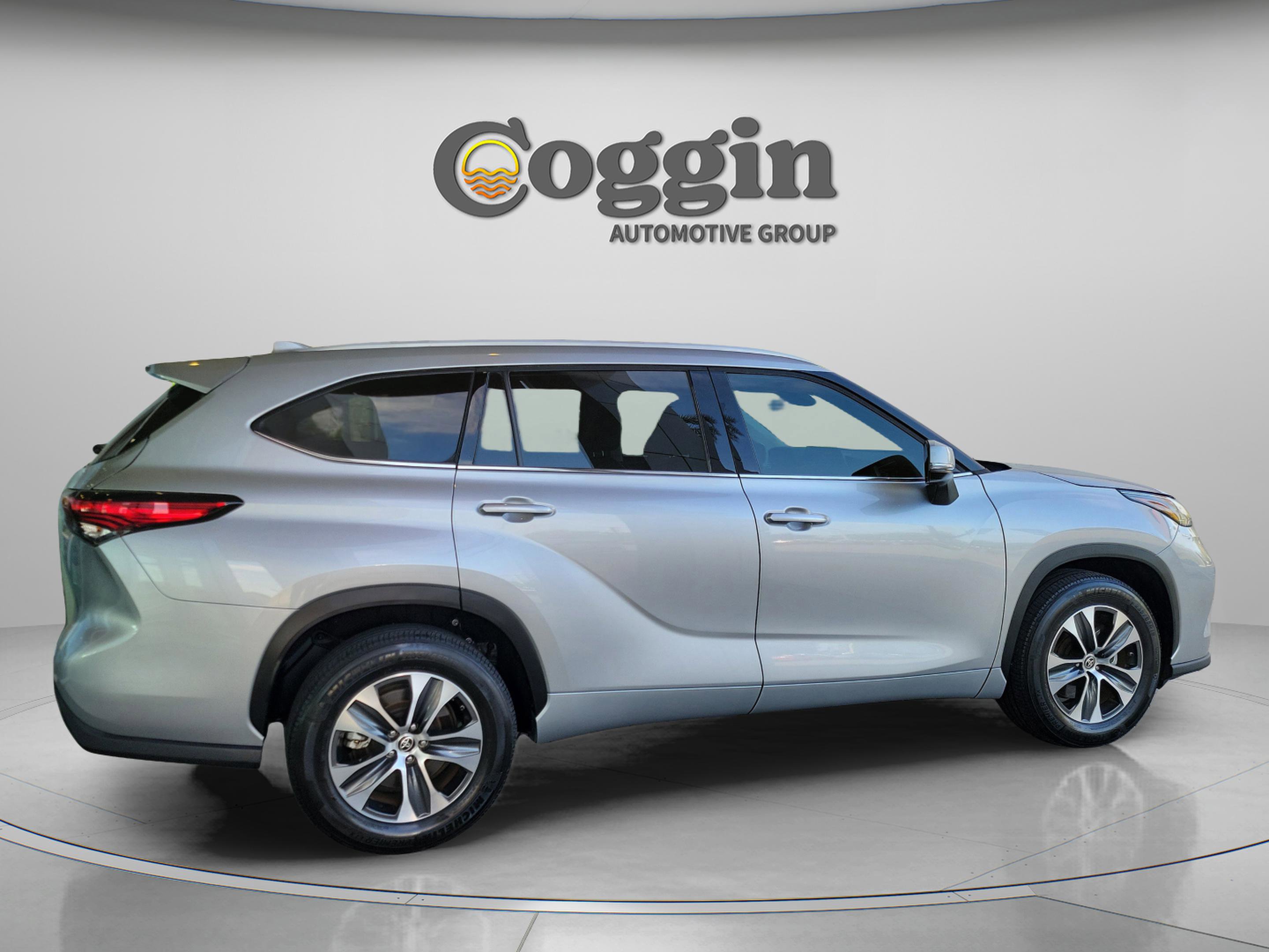 Used 2022 Toyota Highlander XLE image 4