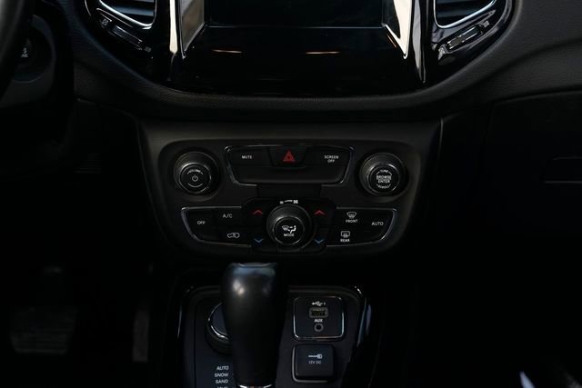 Used 2020 Jeep Compass Latitude AWD/4WD image 37