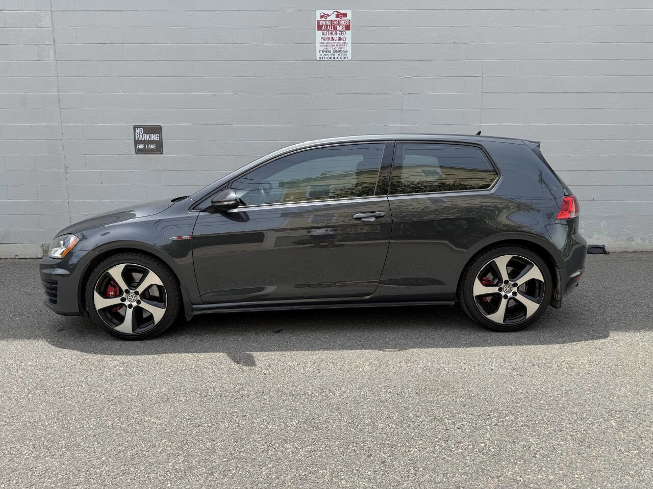 Used 2016 Volkswagen GTI SE FWD image 3