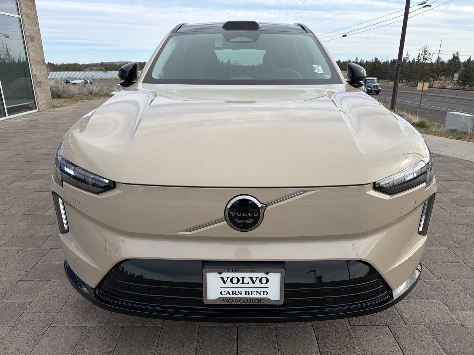 New 2025 Volvo EX90 Plus w/ Protection Package Premier AWD/4WD image 3