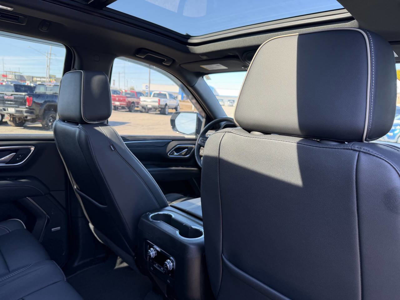 Used 2023 GMC Yukon SLT w/ SLT Luxury Package image 47