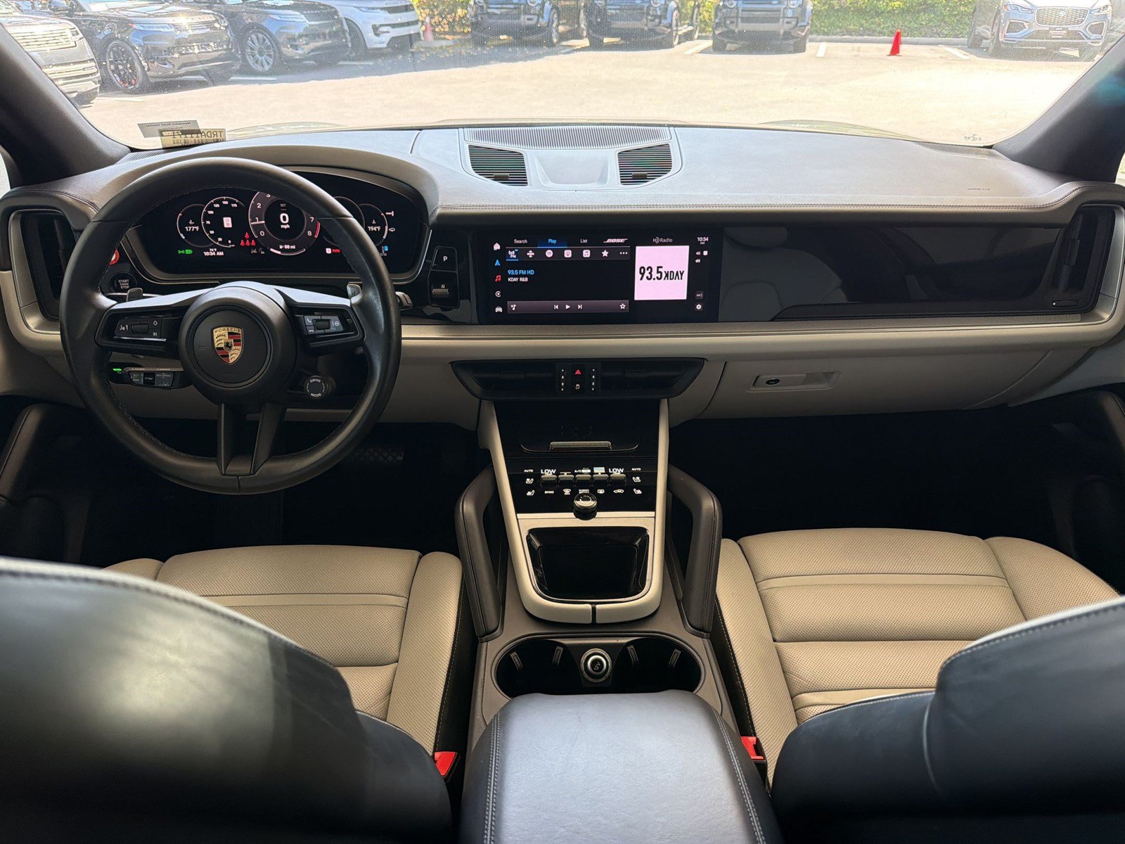 Used 2024 Porsche Cayenne AWD/4WD image 17