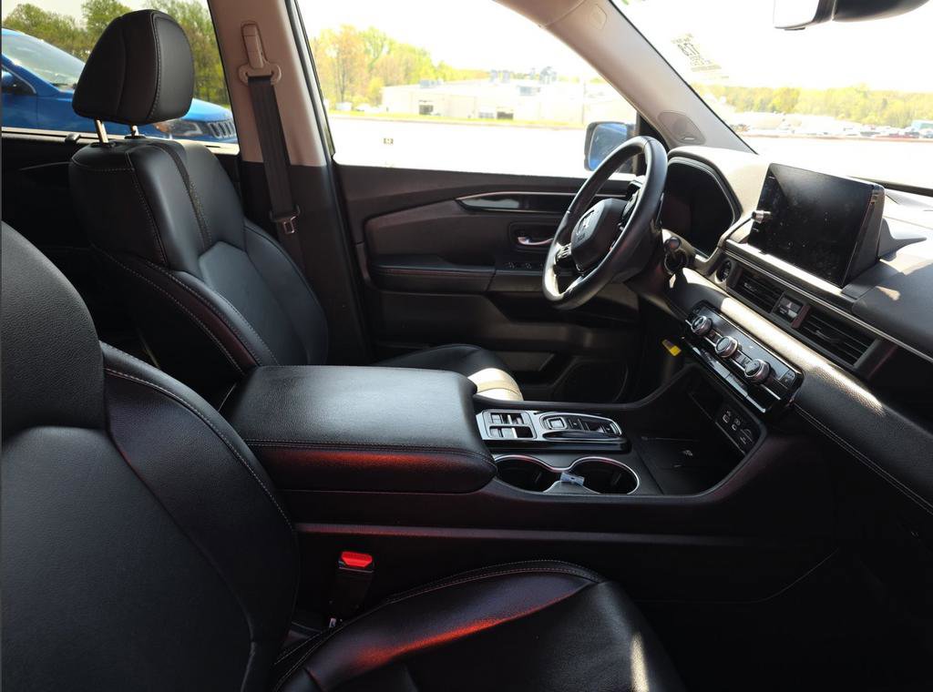 Used 2025 Honda Pilot Touring image 18