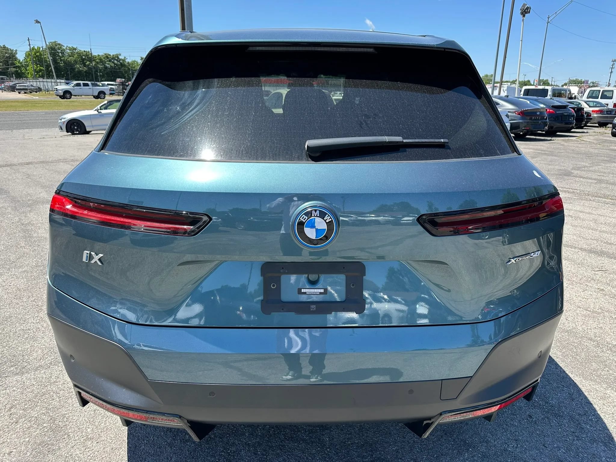Used 2022 BMW iX xDrive50 w/ Convenience Package AWD/4WD image 19