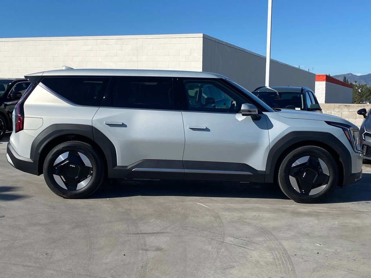 New 2026 Kia EV9 Light RWD image 2