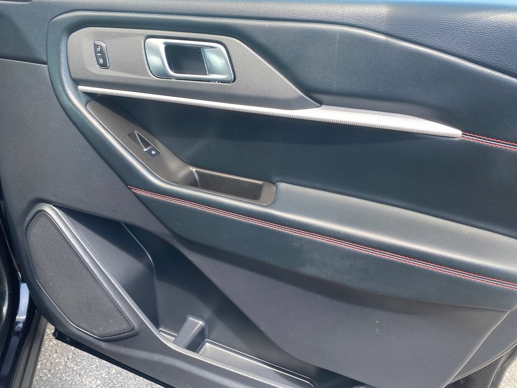 Used 2025 Ford Explorer ST-Line w/ ST-Line Street Pack AWD/4WD image 18