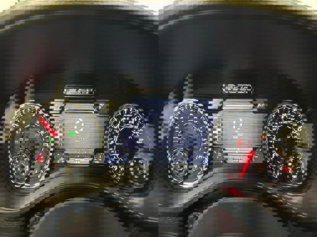 Used 2025 RAM 1500 Laramie image 24