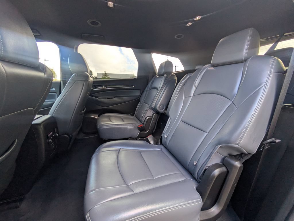 Used 2022 Buick Enclave Essence AWD/4WD image 13