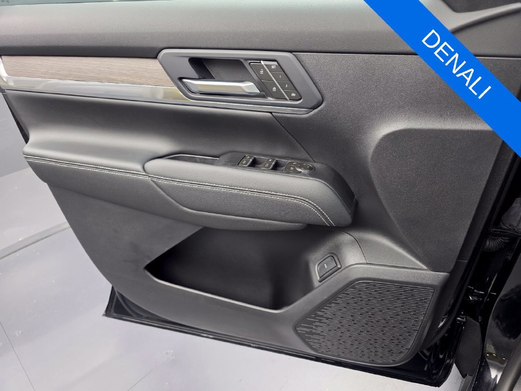 Used 2026 GMC Terrain Denali AWD/4WD image 25