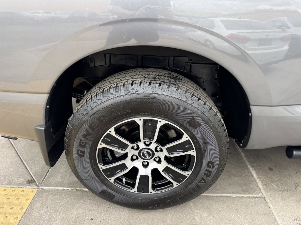 Used 2024 Nissan Titan SV w/ SV Convenience Package image 15