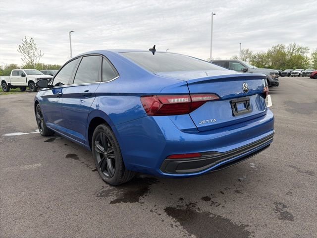 Used 2024 Volkswagen Jetta SE FWD image 11