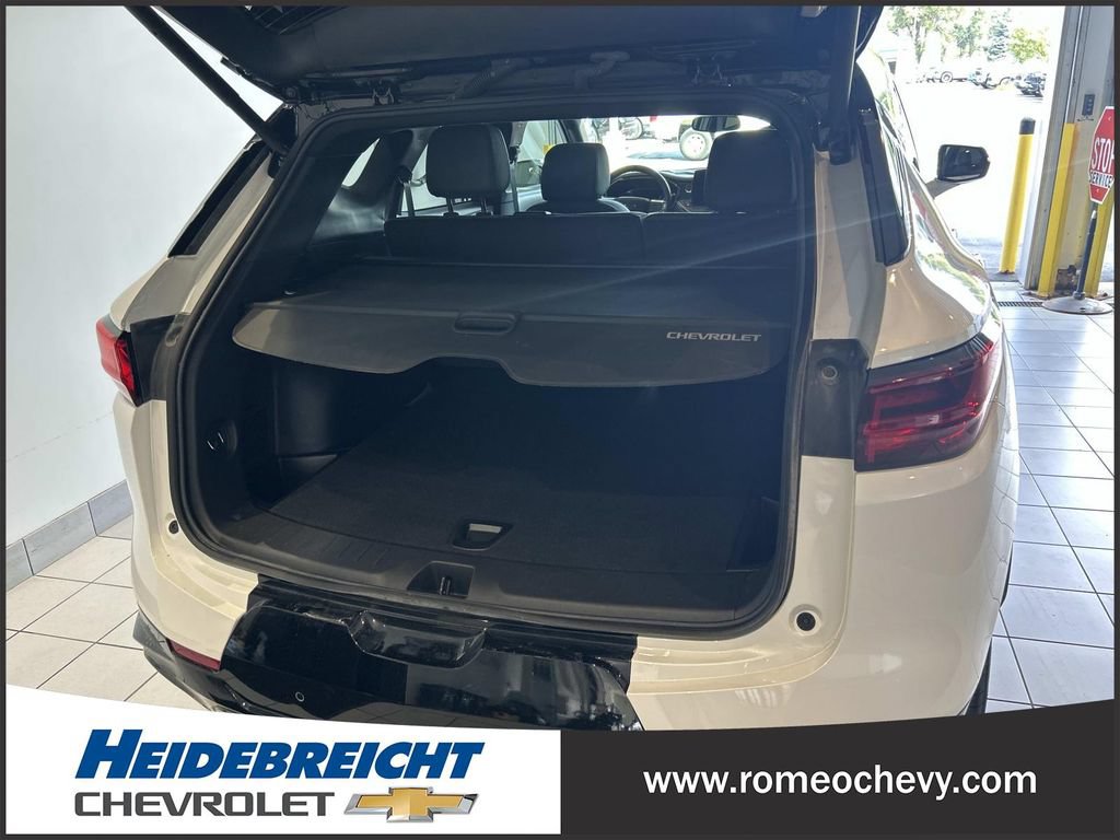 Used 2025 Chevrolet Blazer RS w/ Enhanced Convenience Package AWD/4WD image 15