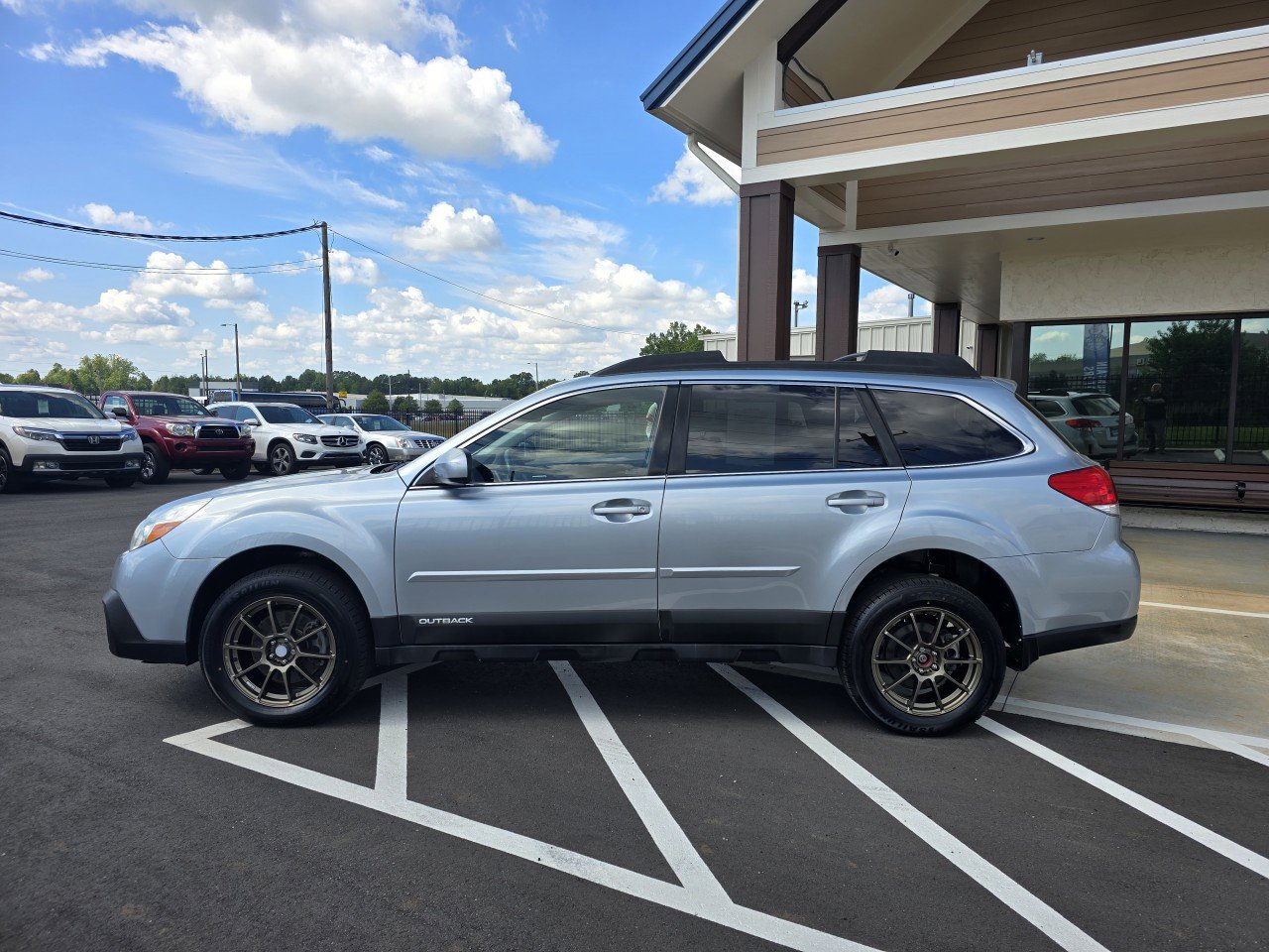 Used 2013 Subaru Outback 3.6R Limited image 3