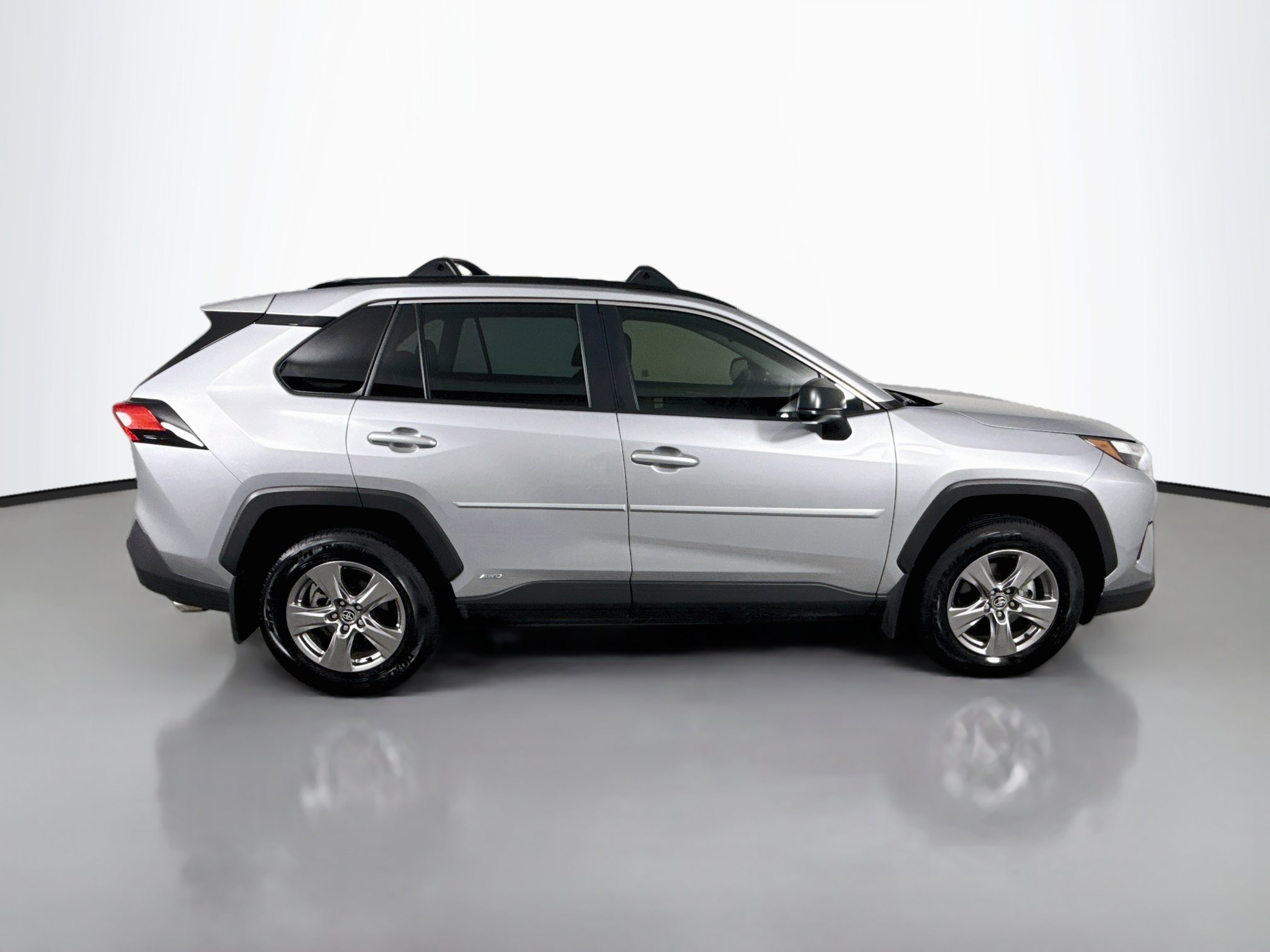 Used 2025 Toyota RAV4 LE AWD/4WD image 8