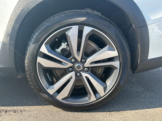 Certified 2025 Volvo V60 B5 Cross Country Plus image 9