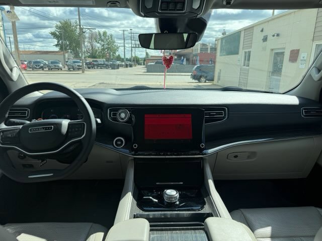 Used 2022 Jeep Wagoneer Series II w/ Premium Group I AWD/4WD image 9