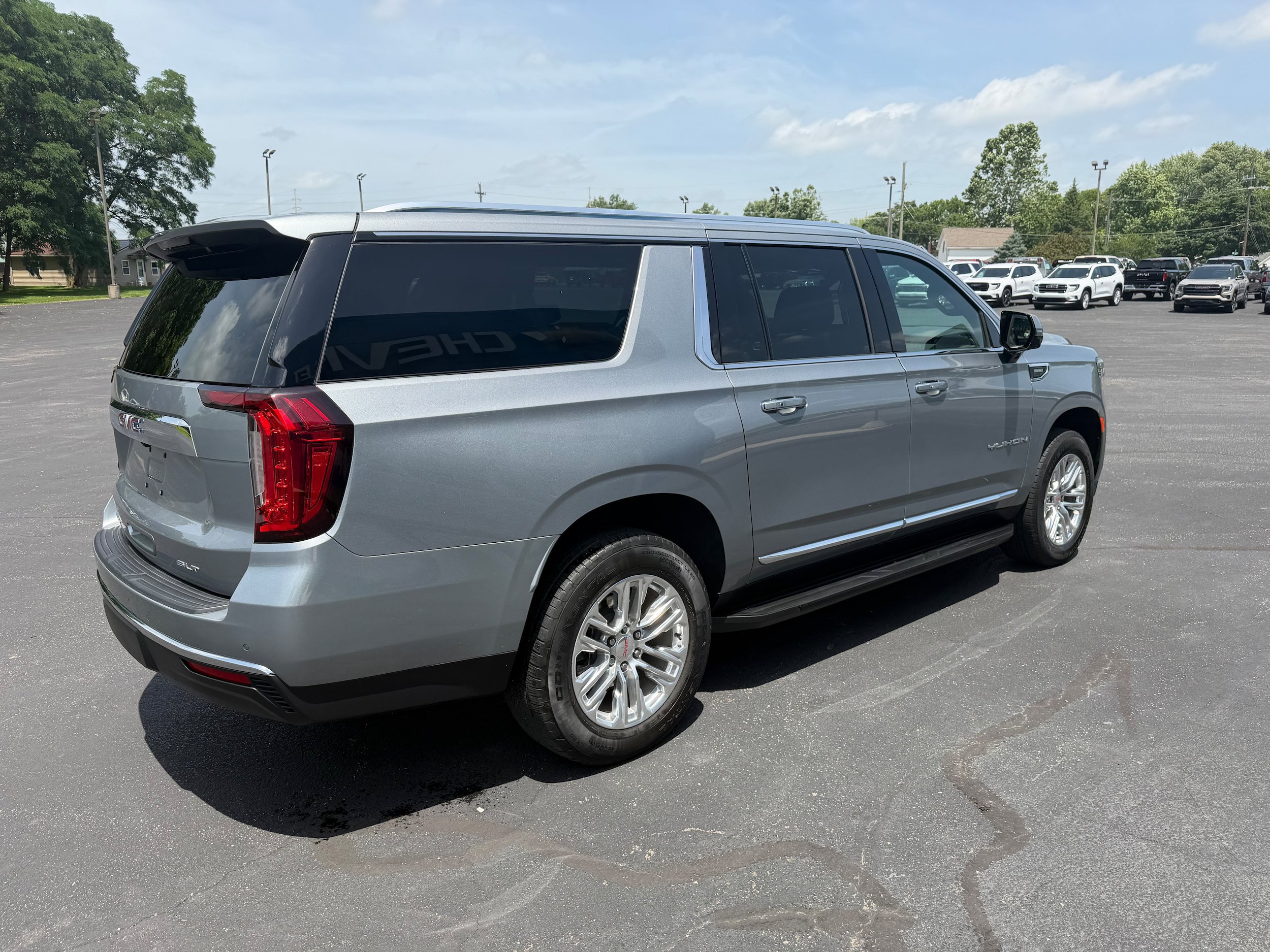 Used 2024 GMC Yukon XL SLT w/ SLT Premium Package AWD/4WD image 10