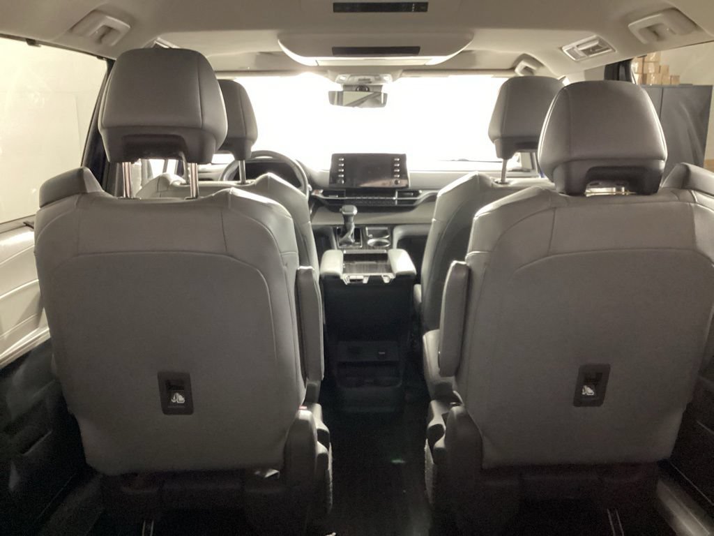 Used 2021 Toyota Sienna Limited FWD image 25