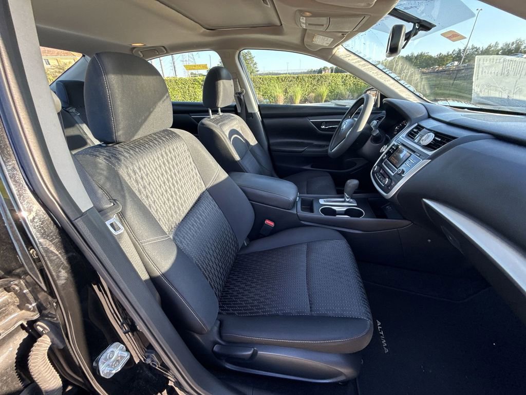 Used 2017 Nissan Altima 2.5 SV w/ Convenience Package FWD image 16