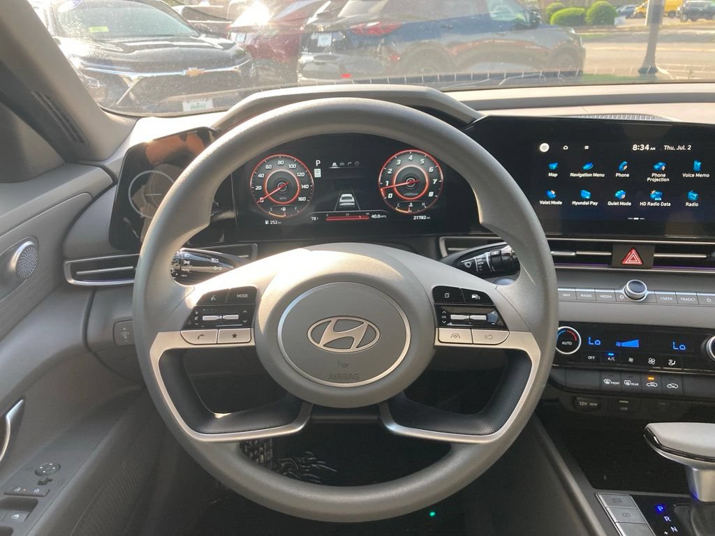 Used 2024 Hyundai Elantra SEL FWD image 6
