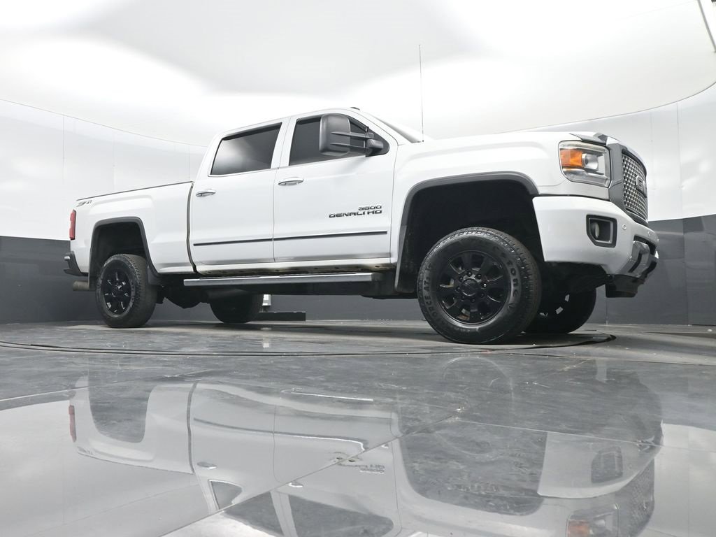 Used 2015 GMC Sierra 3500 Denali w/ Duramax Plus Package image 32