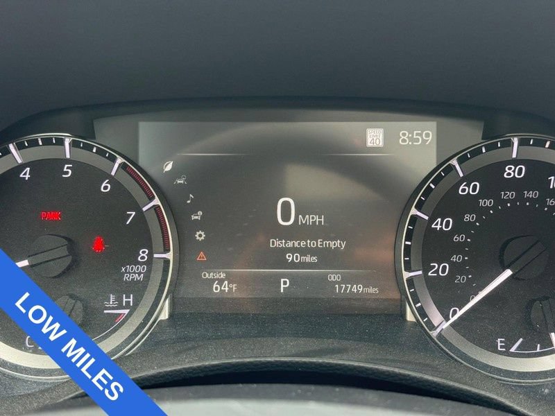 Used 2023 Toyota Highlander XLE AWD/4WD image 23
