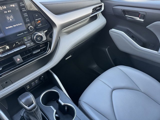 Certified 2022 Toyota Highlander XLE image 27