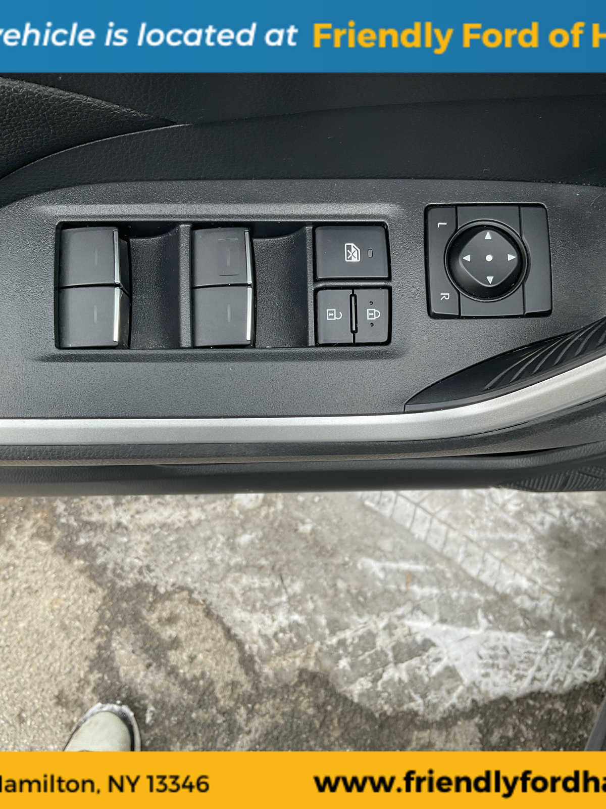 Used 2024 Toyota RAV4 SE w/ Weather & Moonroof Package image 22