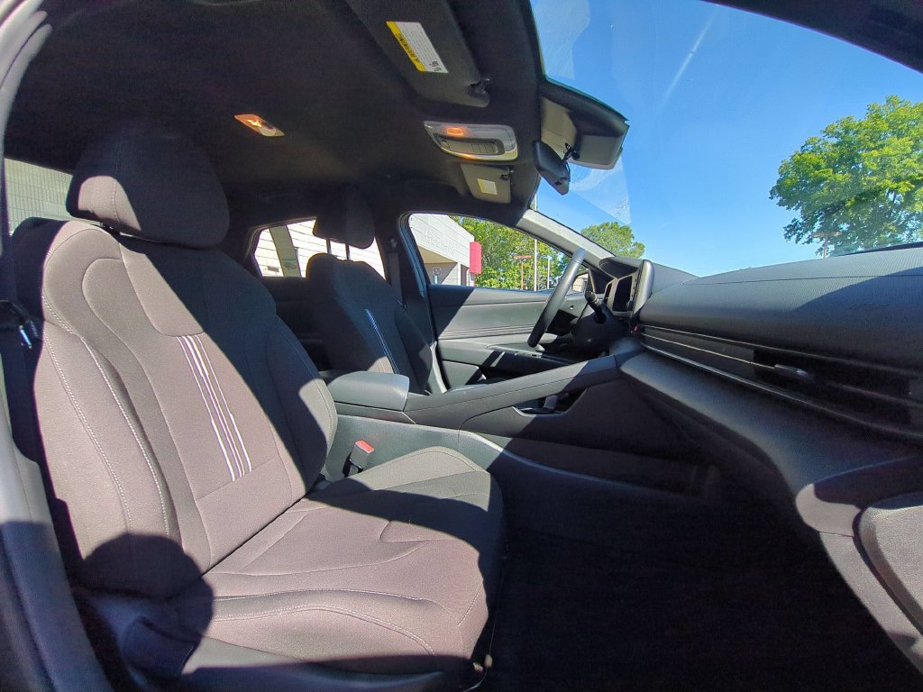 Used 2026 Hyundai Elantra Sport FWD image 30