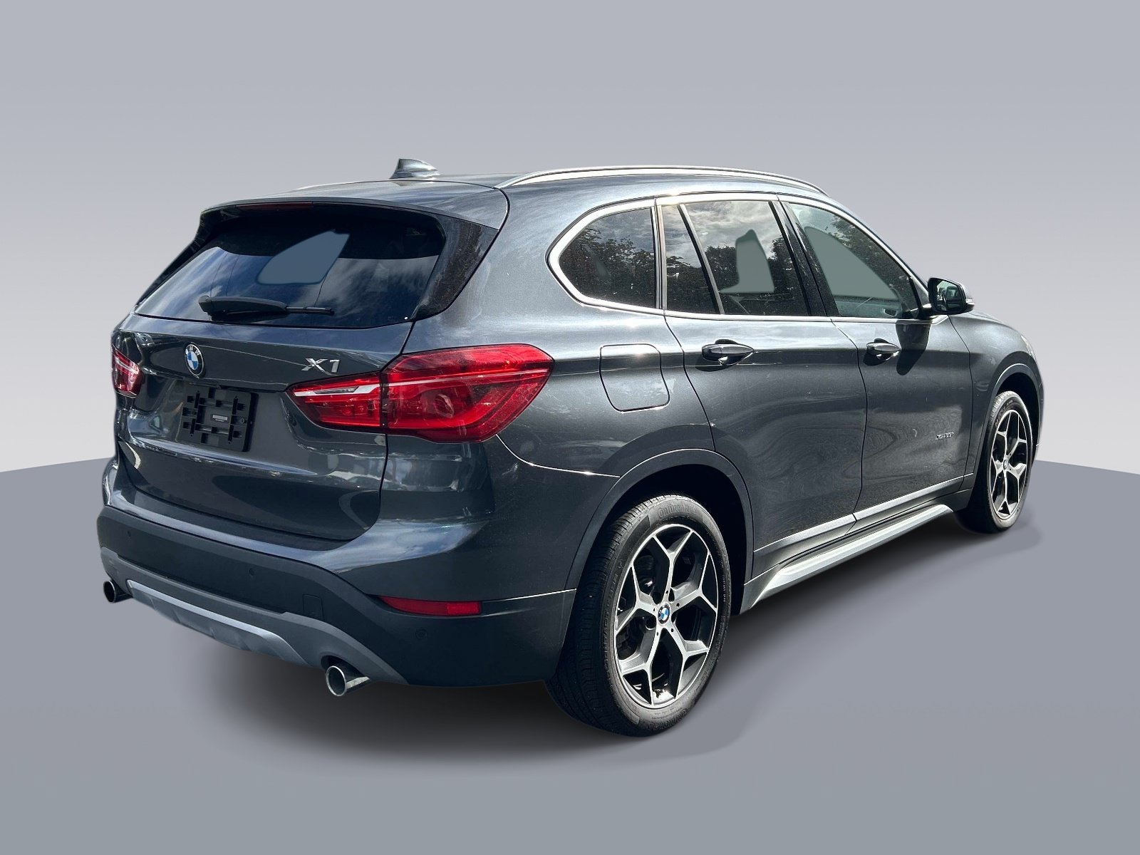 Used 2017 BMW X1 xDrive28i AWD/4WD image 3