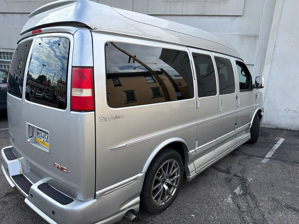 Used 2013 GMC Savana 1500 RWD image 2
