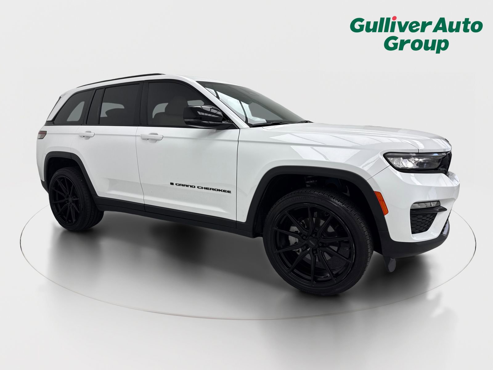 Used 2025 Jeep Grand Cherokee Limited w/ Black Appearance Package image 12