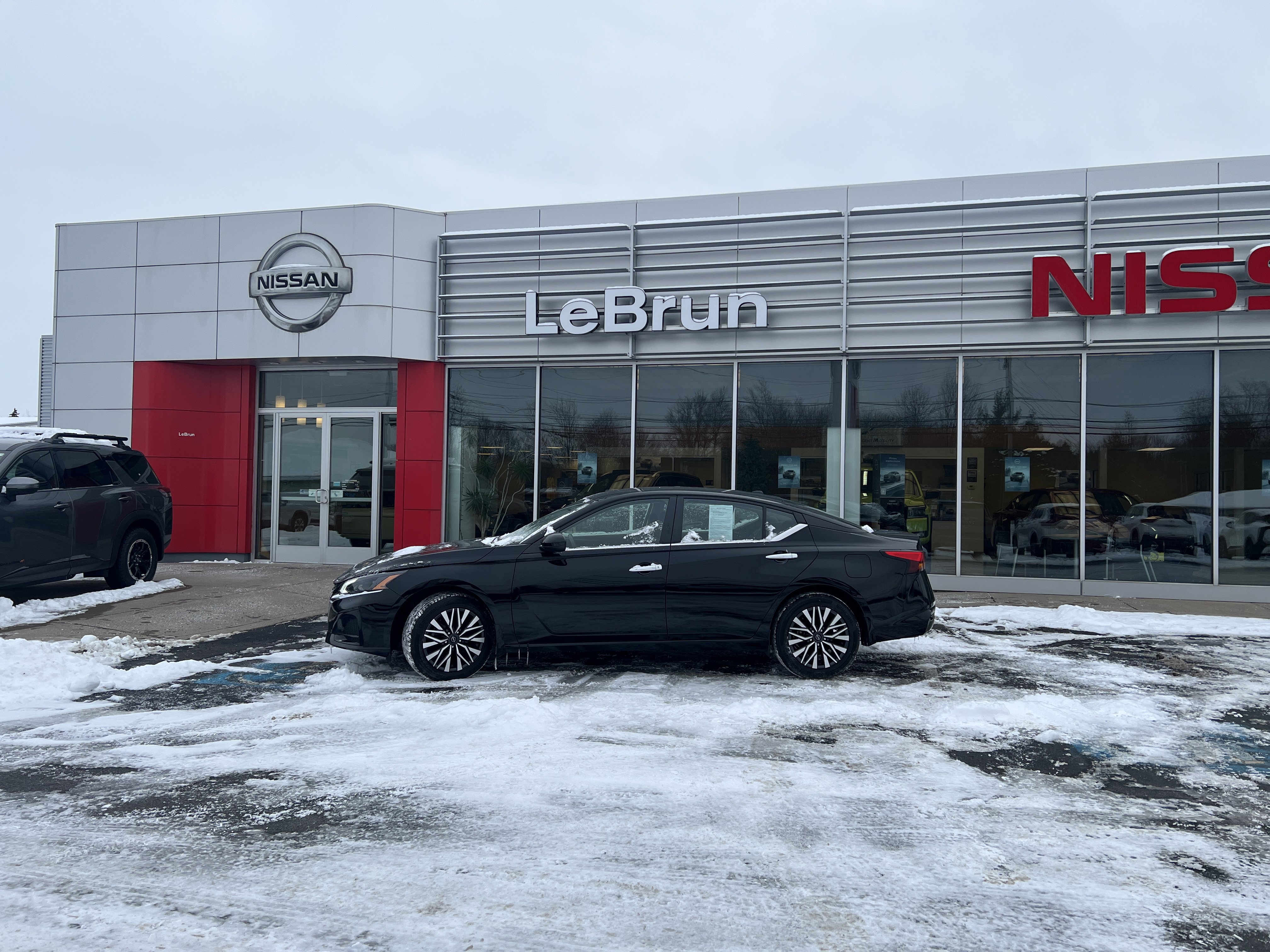 Certified 2023 Nissan Altima 2.5 SV w/ SV Premium Package image 2