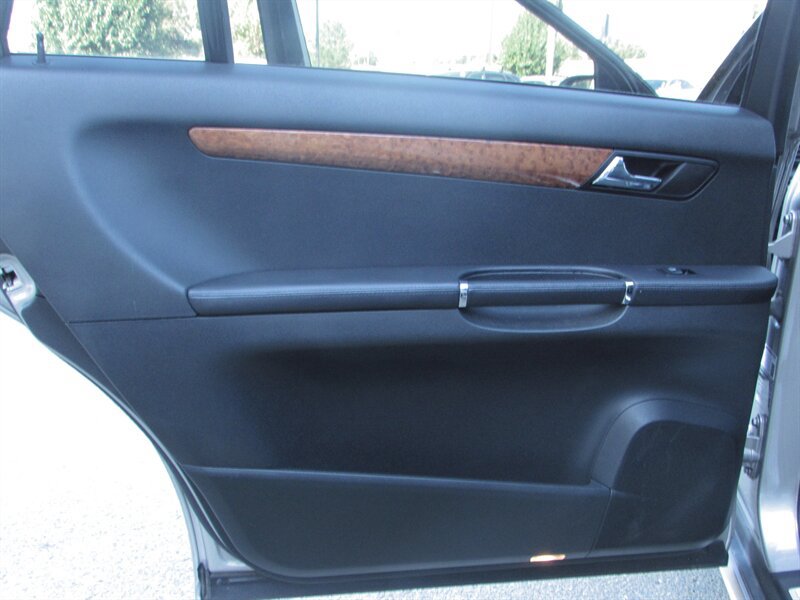 Used 2008 Mercedes-Benz R 350 4MATIC image 23
