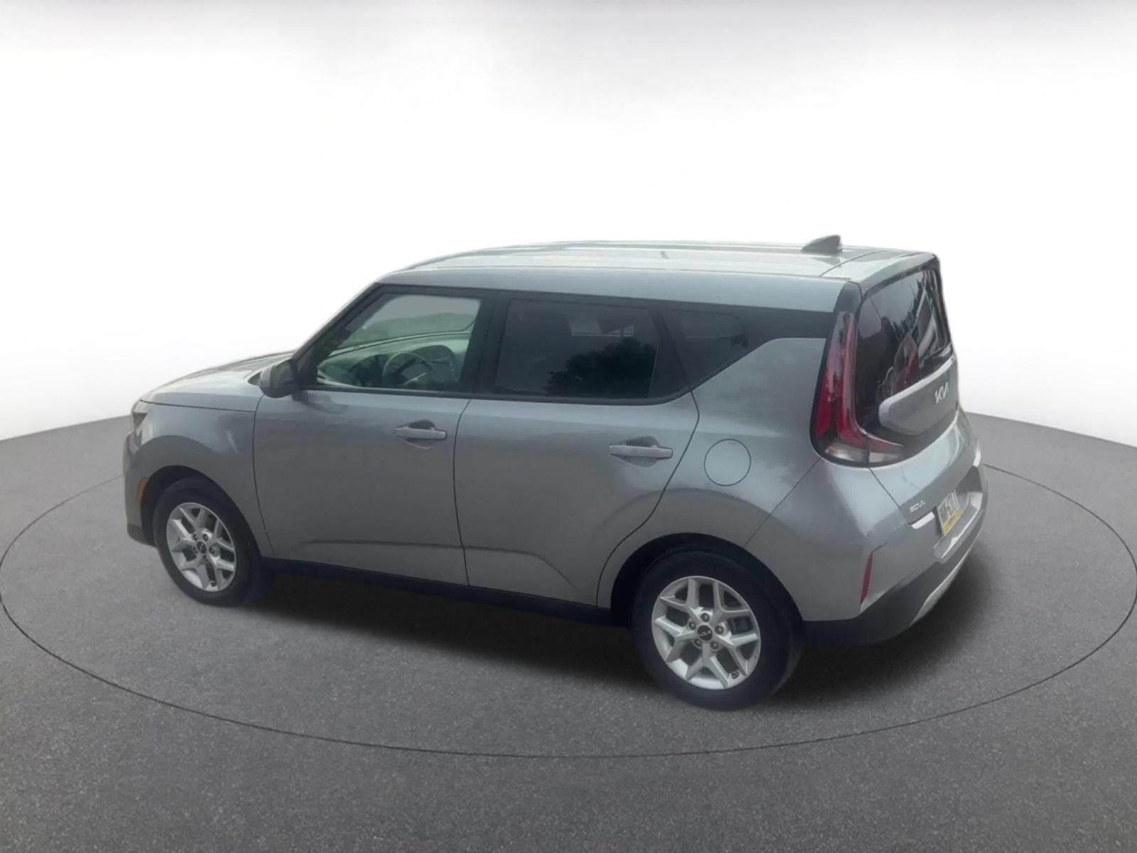 Used 2025 Kia Soul LX w/ LX Technology Package FWD image 9