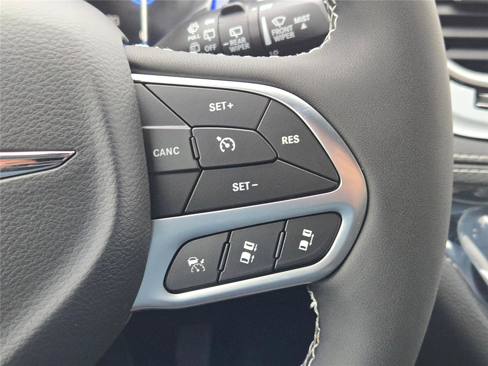 New 2026 Chrysler Pacifica Select image 30