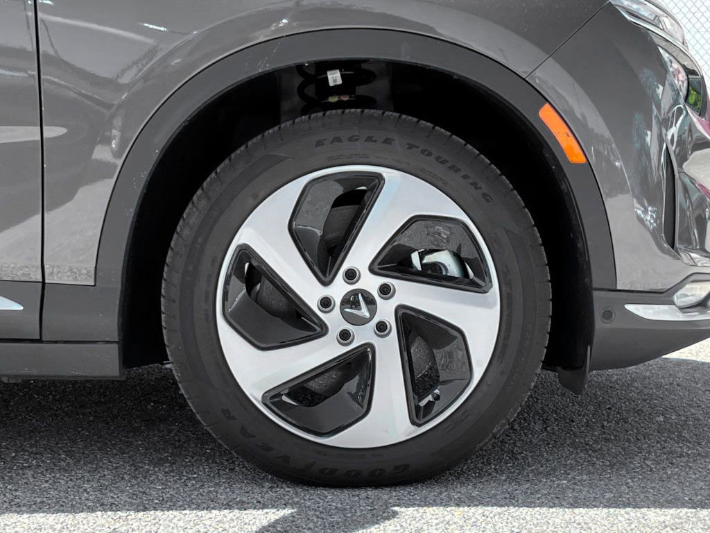 New 2025 VinFast VF 8 Eco image 9