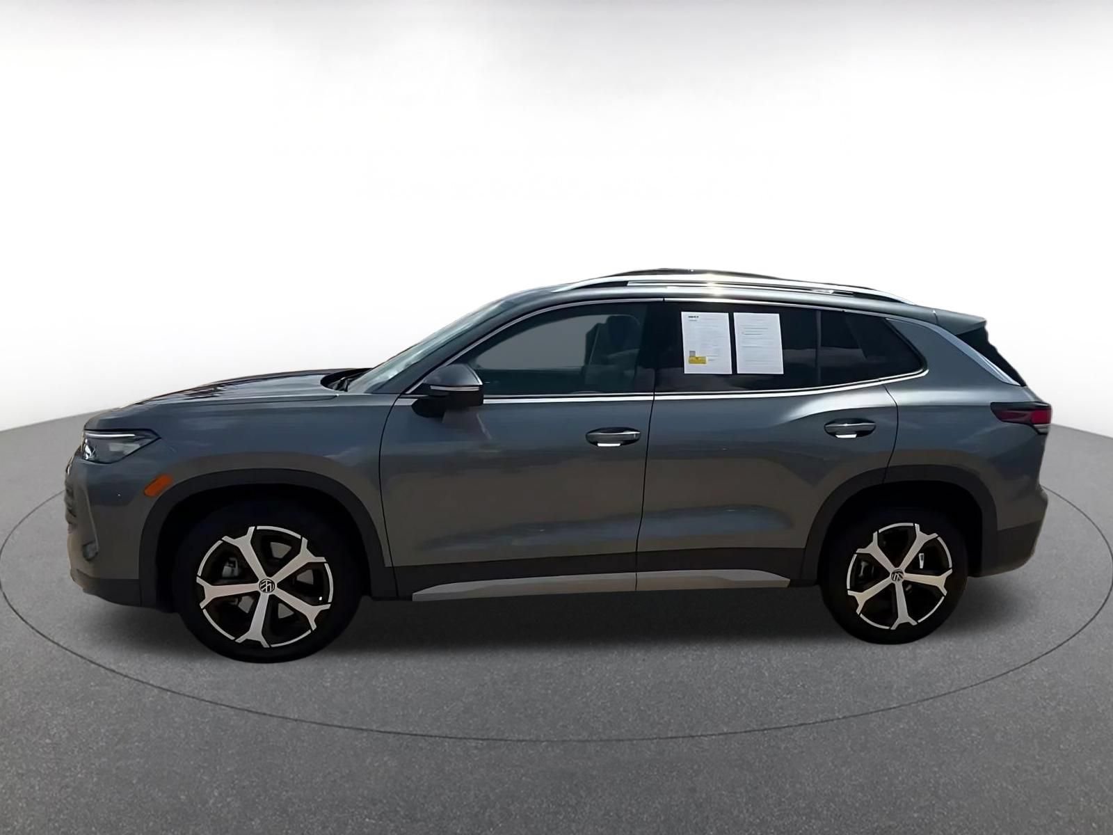 Used 2026 Volkswagen Tiguan SE AWD/4WD image 8
