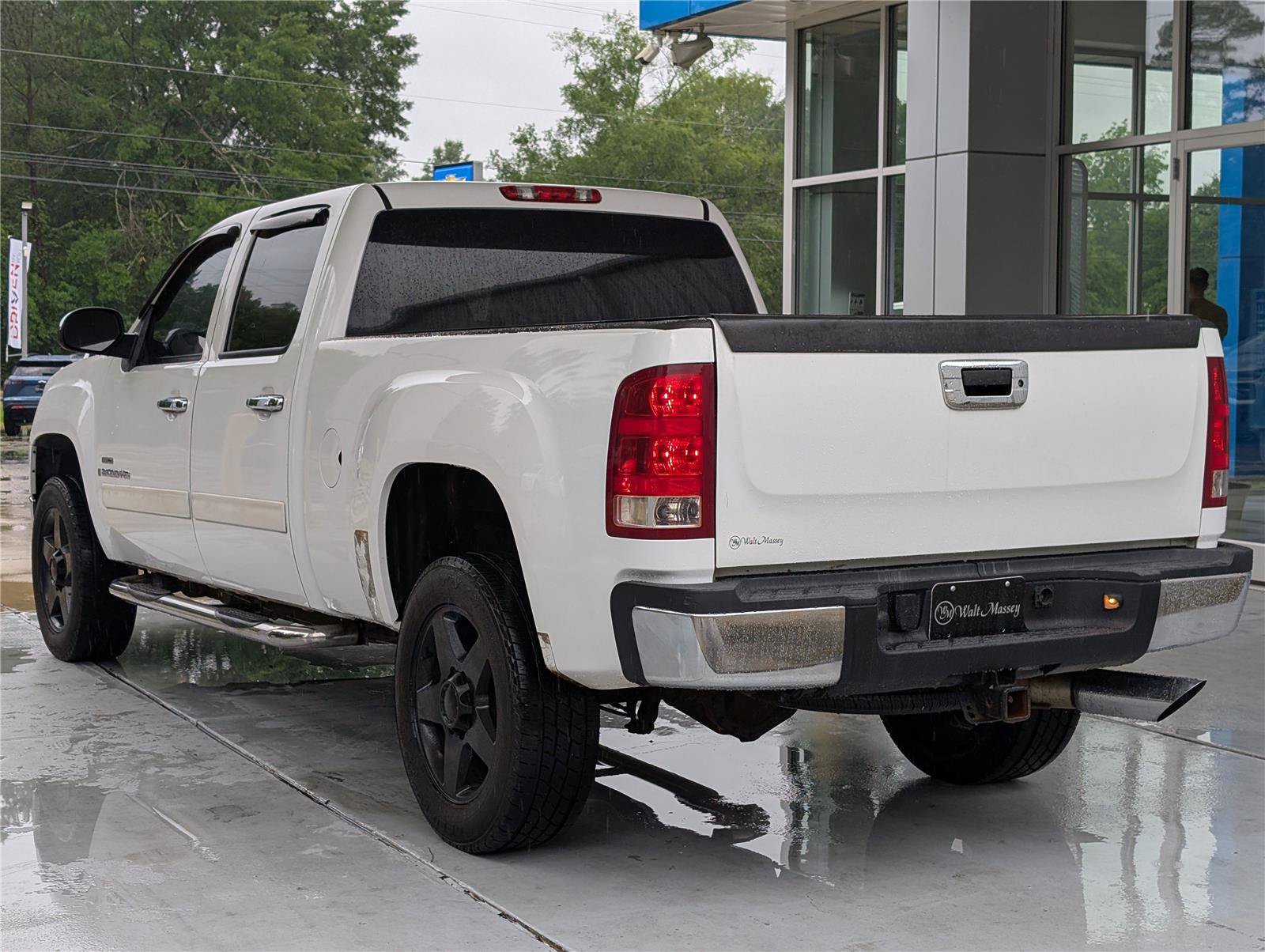 Used 2007 GMC Sierra 2500 SLE w/ EZ-Lift Tailgate Package RWD image 4