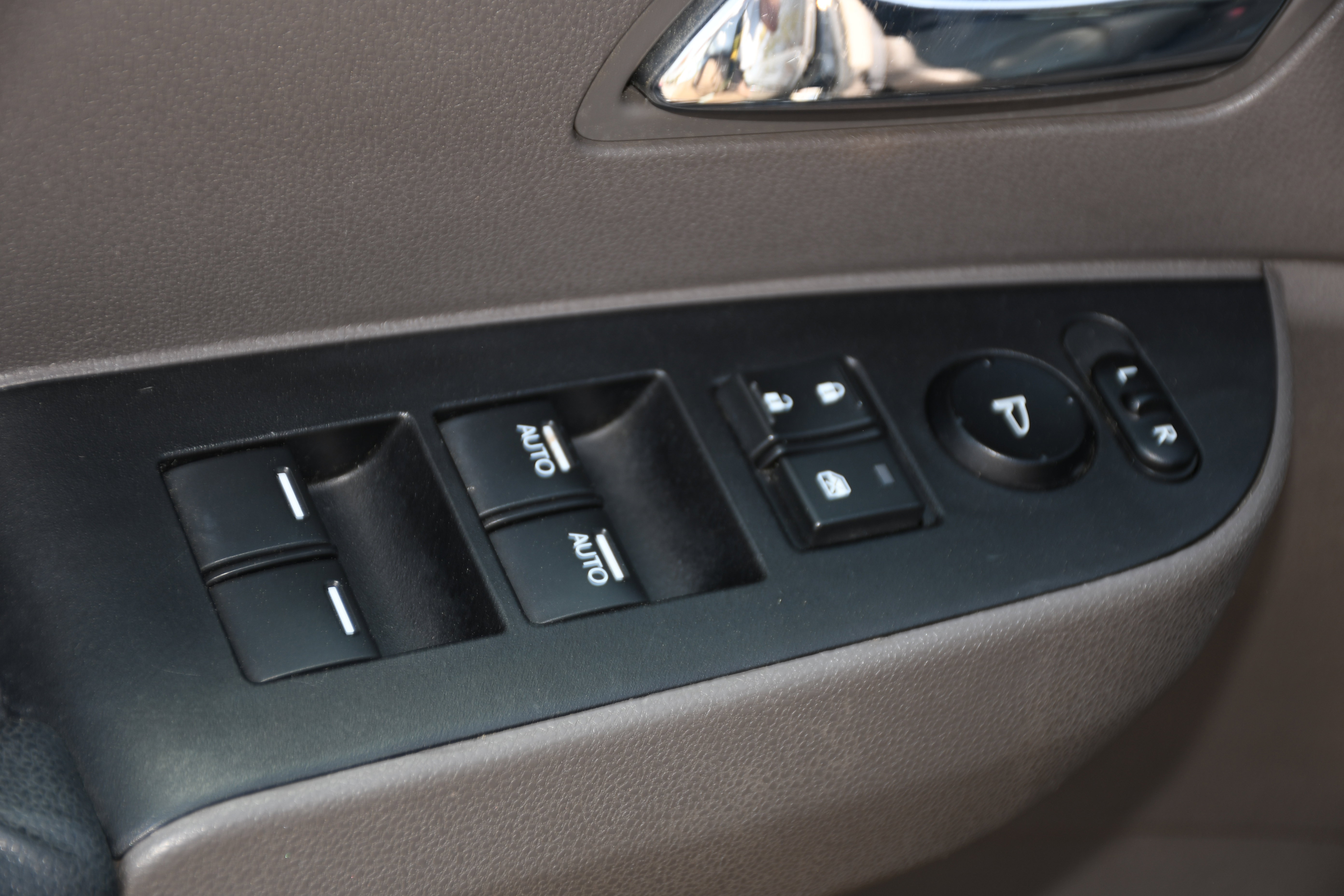 Used 2016 Honda Odyssey Touring Elite image 11