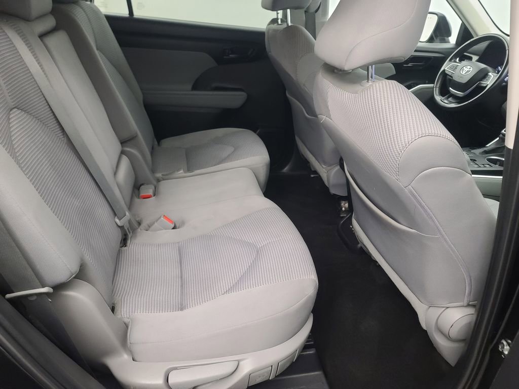 Used 2023 Toyota Highlander LE image 18