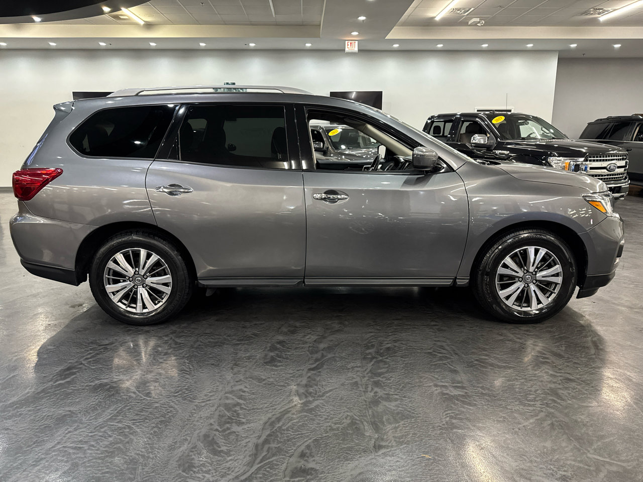 Used 2019 Nissan Pathfinder SV image 40