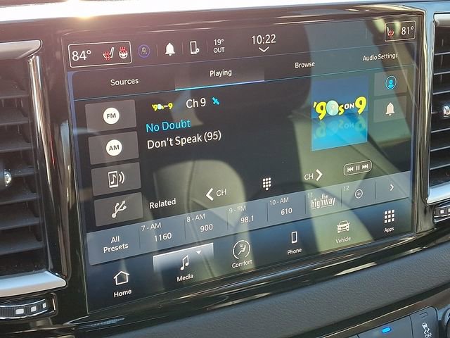 Used 2024 Chrysler Pacifica Touring-L image 16