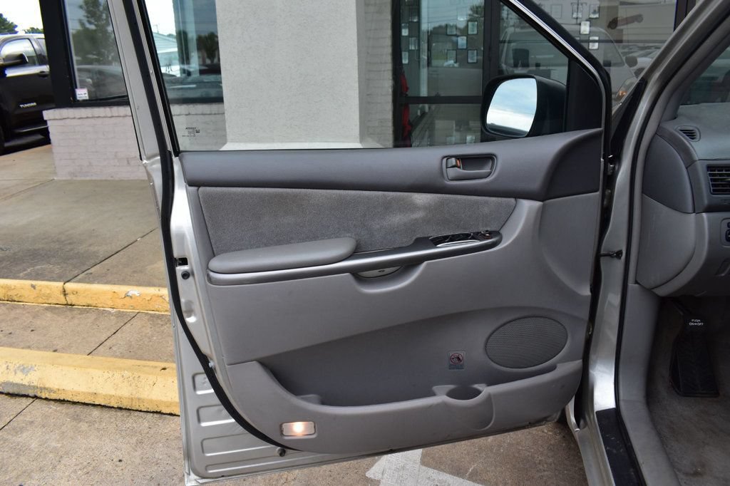 Used 2010 Toyota Sienna CE FWD image 33
