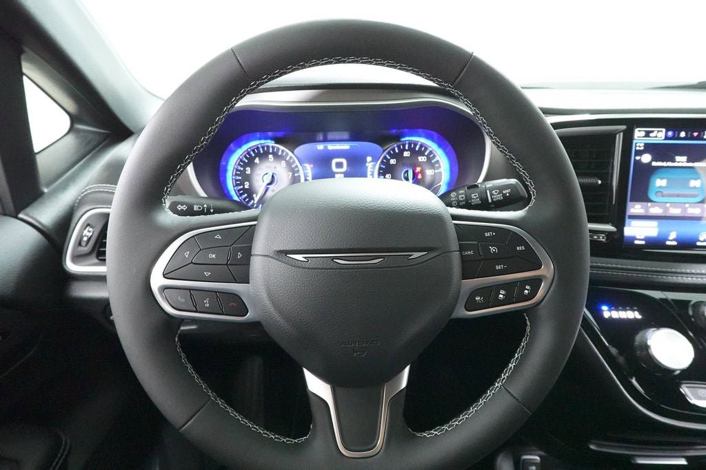 New 2027 Chrysler Pacifica Select FWD image 10